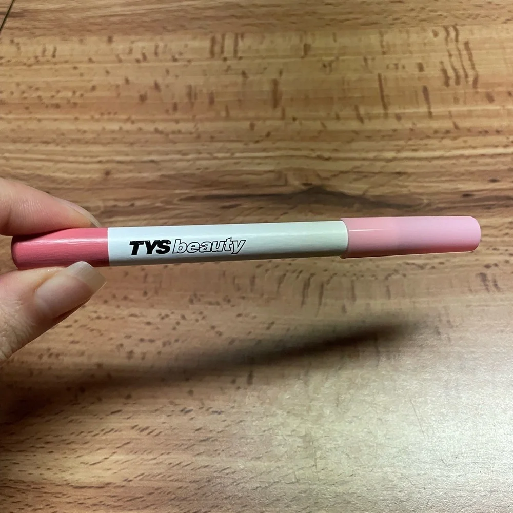TYS BEAUTY Lip Crayon Liner & ĀTHR BEAUTY Diffused Reflections Bronzing Powder